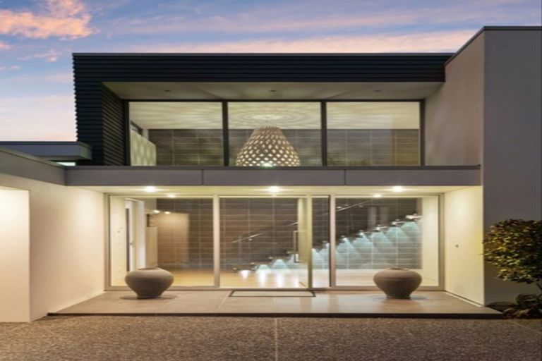 Photo of property in 25 Garreg Road, Fendalton, Christchurch, 8052