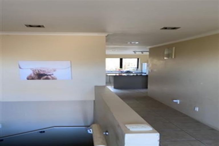 Photo of property in 9 Travis View Drive, Fairview Heights, Auckland, 0632