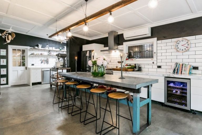 Photo of property in 21 Sealy Road, Bluff Hill, Napier, 4110