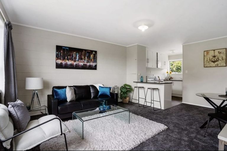 Photo of property in 3/68 Rua Road, Glen Eden, Auckland, 0602