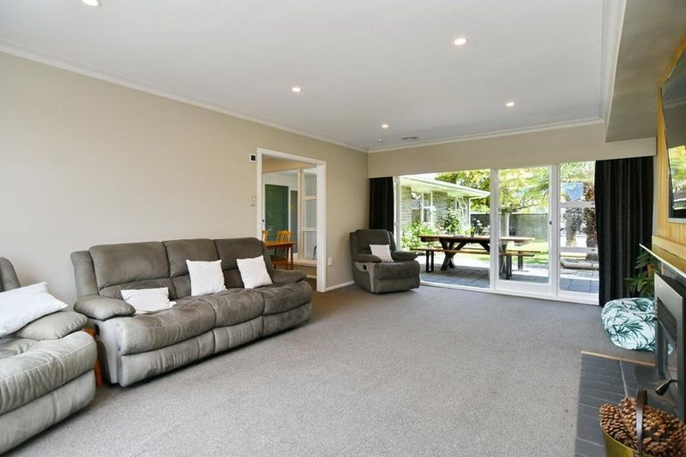 Photo of property in 32 Ashgrove Street, Rangiora, 7400