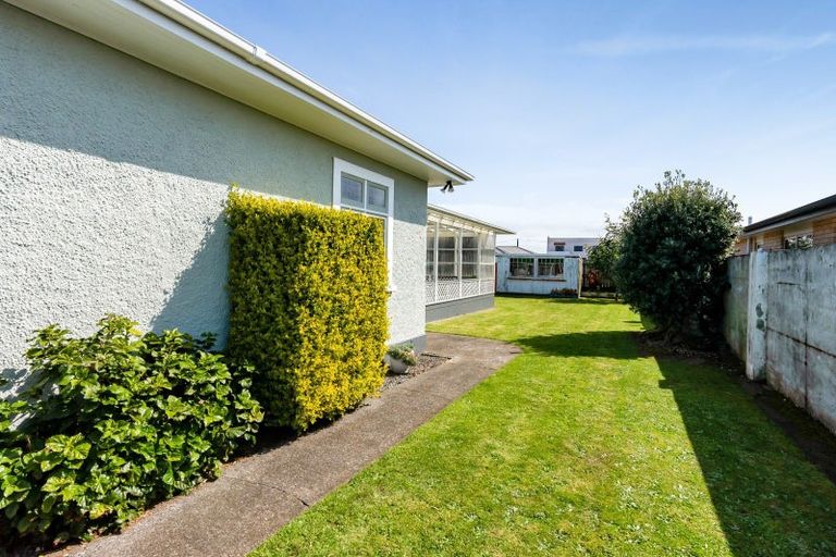 Photo of property in 17 Albion Street, Hawera, 4610