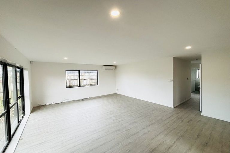 Photo of property in 21 Robertson Road, Favona, Auckland, 2024