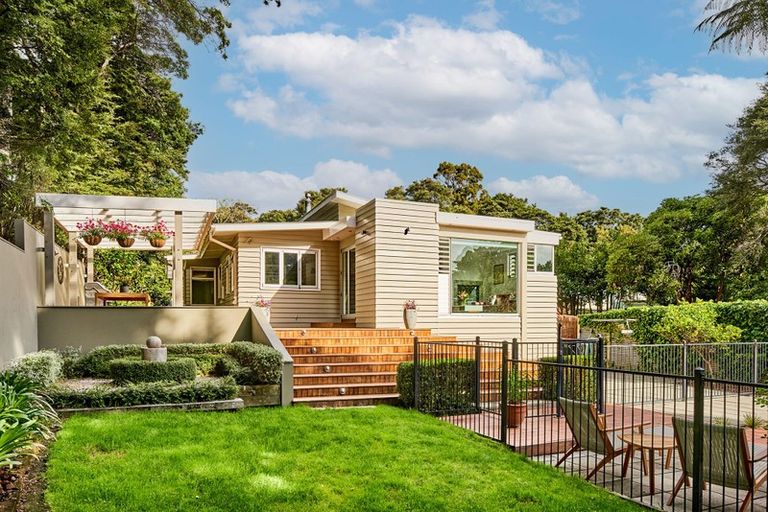 Photo of property in 41 Chatsworth Road, Silverstream, Upper Hutt, 5019