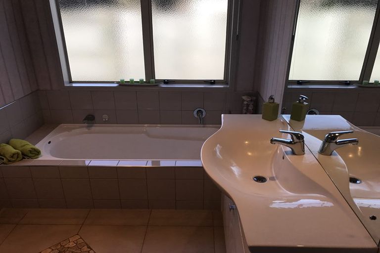 Photo of property in 10 Santa Cruz Drive, Papamoa Beach, Papamoa, 3118