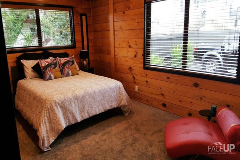 Photo of property in 1/302 Te Atatu Road, Te Atatu South, Auckland, 0610