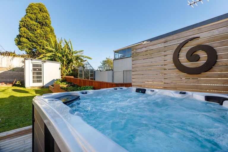 Photo of property in 31 Fulford Street, New Plymouth, 4310