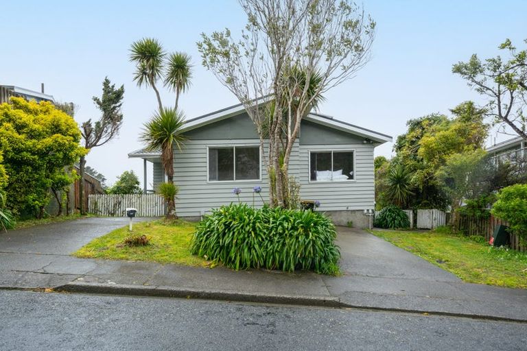 Photo of property in 32 Thurleigh Grove, Karori, Wellington, 6012