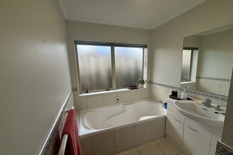 Photo of property in 19 Les Fisher Place, Pukekohe, 2120
