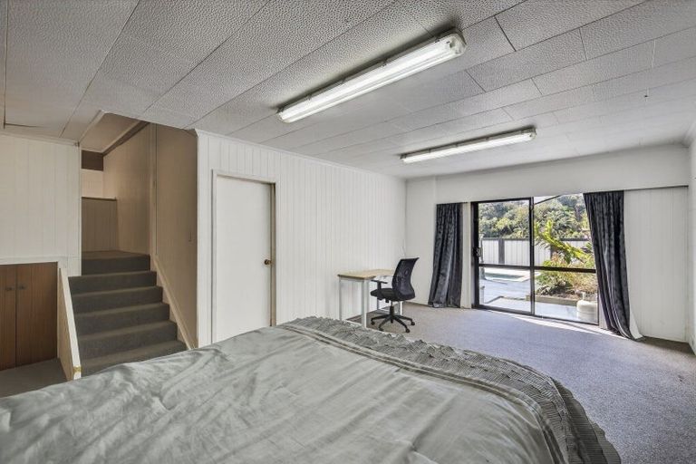 Photo of property in 46 Seaview Road, Marfell, New Plymouth, 4310