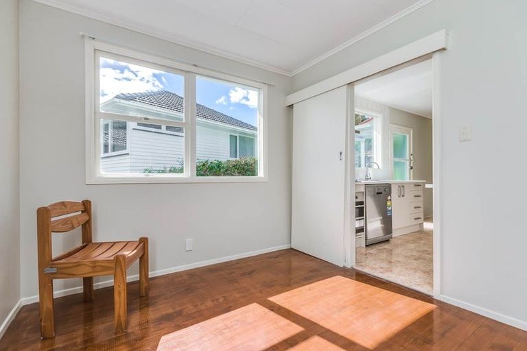 Photo of property in 15 Sunnyfield Crescent, Glenfield, Auckland, 0629