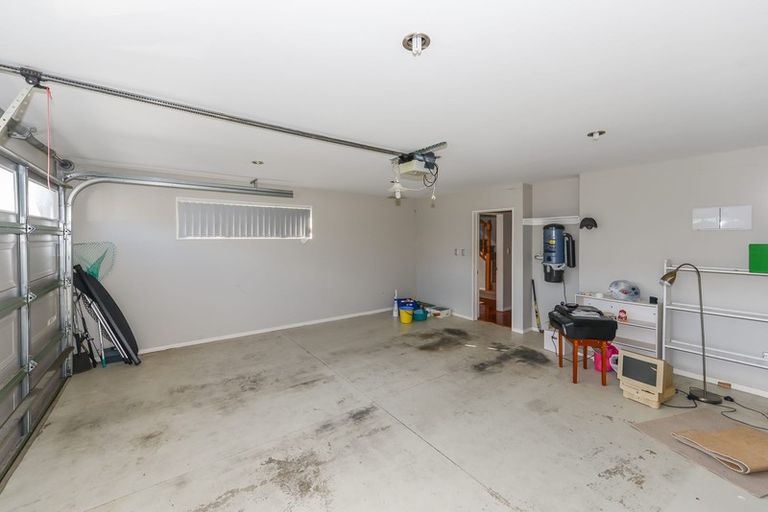 Photo of property in 76 Medallion Drive, Oteha, Auckland, 0632
