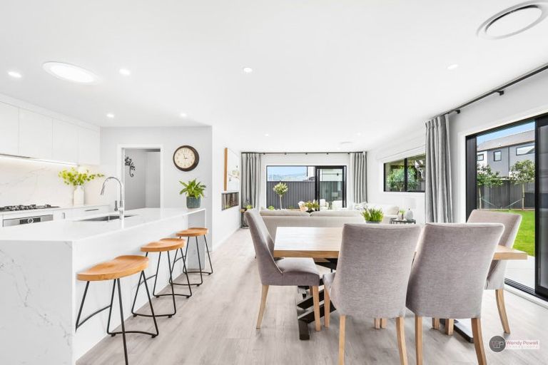 Photo of property in 24 Castletown Street, Wallaceville, Upper Hutt, 5018