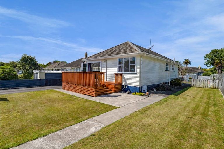 Photo of property in 6 Malone Place, Hawera, 4610