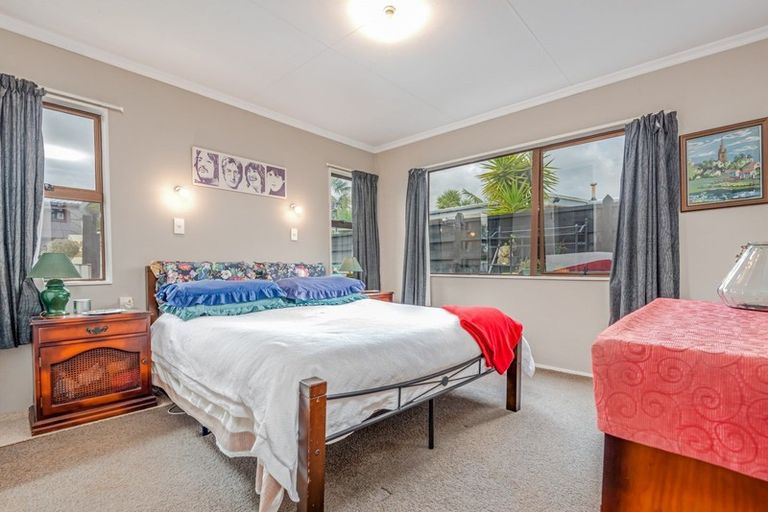 Photo of property in 12 Newton Place, Westbrook, Palmerston North, 4412