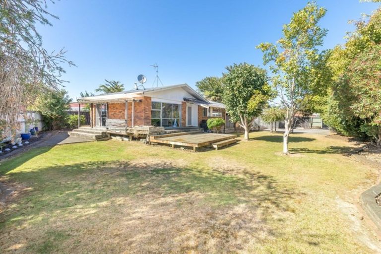 Photo of property in 70 Oakfield Crescent, Pukete, Hamilton, 3200