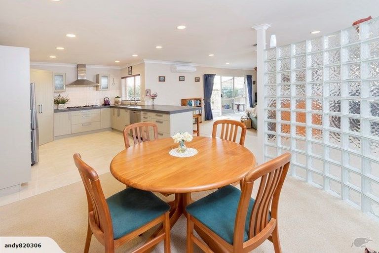 Photo of property in 2/3 Caldbeck Rise, Northpark, Auckland, 2013