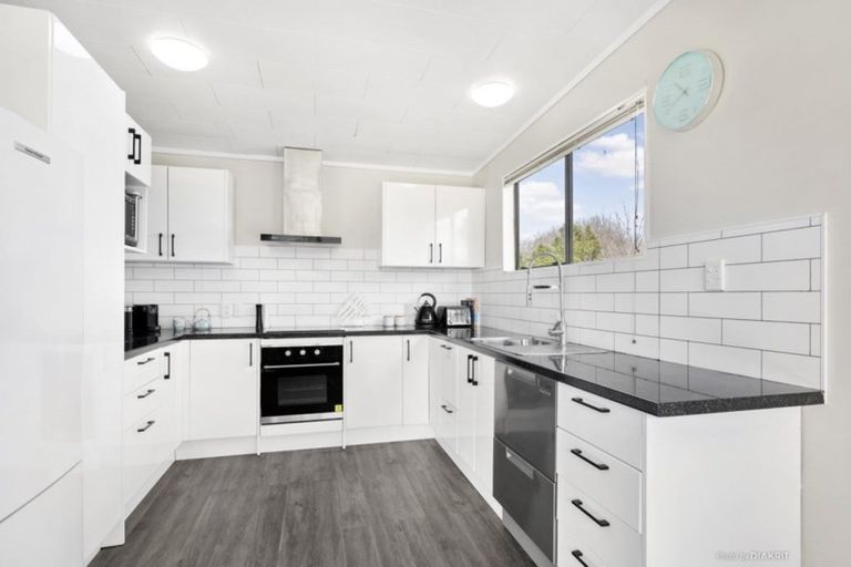 Photo of property in 15a Chapman Crescent, Naenae, Lower Hutt, 5011