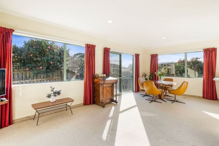 Photo of property in 8a Chilton Drive, Paraparaumu, 5032