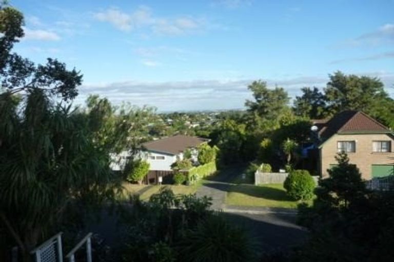 Photo of property in 2/20 Girrahween Drive, Totara Vale, Auckland, 0629
