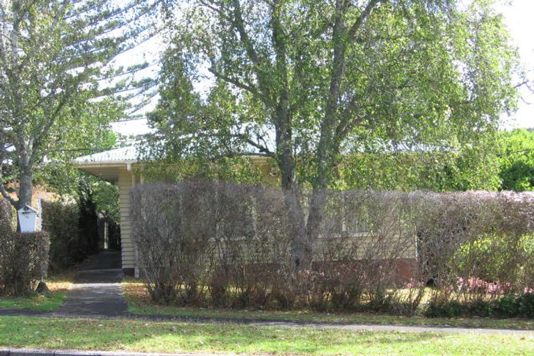 Photo of property in 76 Tirimoana Road, Te Atatu South, Auckland, 0602