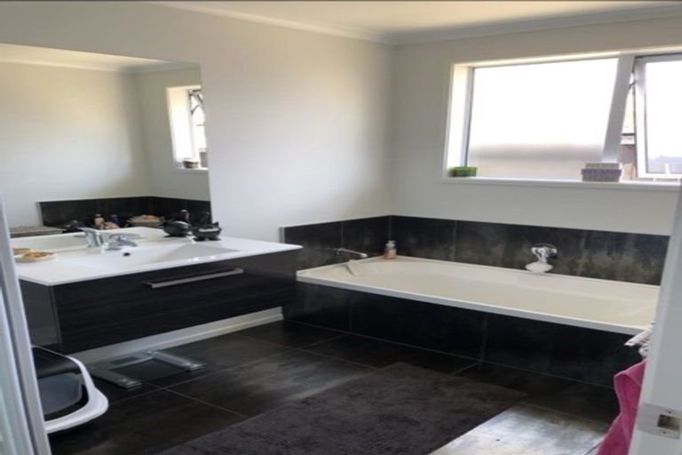 Photo of property in 64 Puhirake Crescent, Pyes Pa, Tauranga, 3112