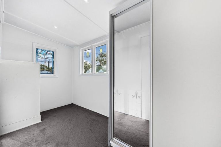 Photo of property in 14 Bertram Road, Kawakawa Bay, Papakura, 2585