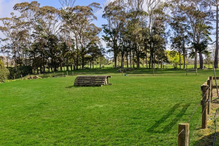 Photo of property in 124 Rimmer Road, Helensville, 0875