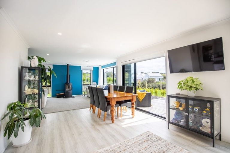 Photo of property in 15 Ruruhi Street, Raglan, 3225