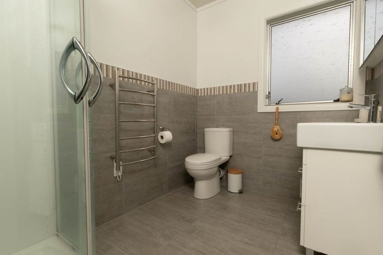 Photo of property in 11a Mizpah Road, Waiake, Auckland, 0630