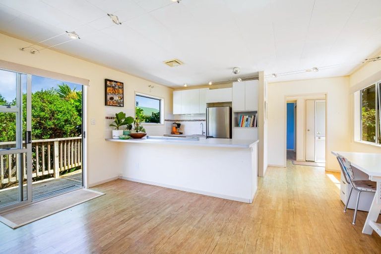 Photo of property in 6 Edwin Mitchelson Road, Muriwai, Waimauku, 0881