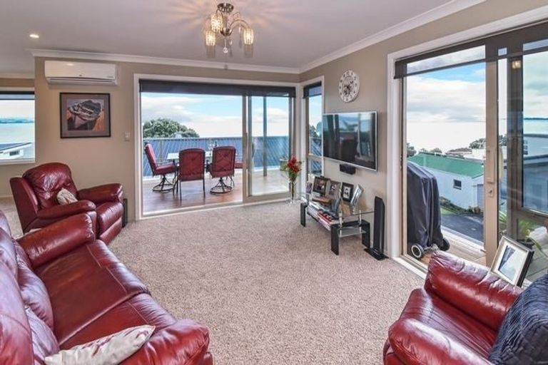 Photo of property in 49a Torkar Road, Clarks Beach, 2122