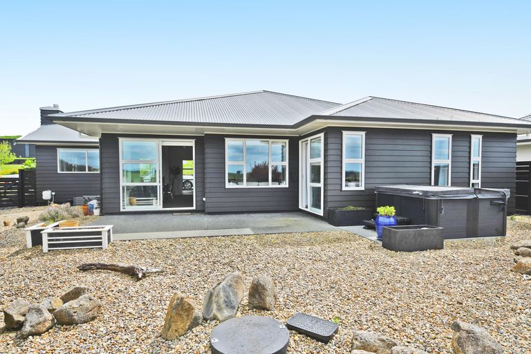 Photo of property in 12 Laly Haddon Place, Matakana, Warkworth, 0985