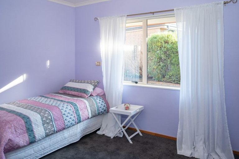 Photo of property in 21 Highcrest Heights, Westmorland, Christchurch, 8025