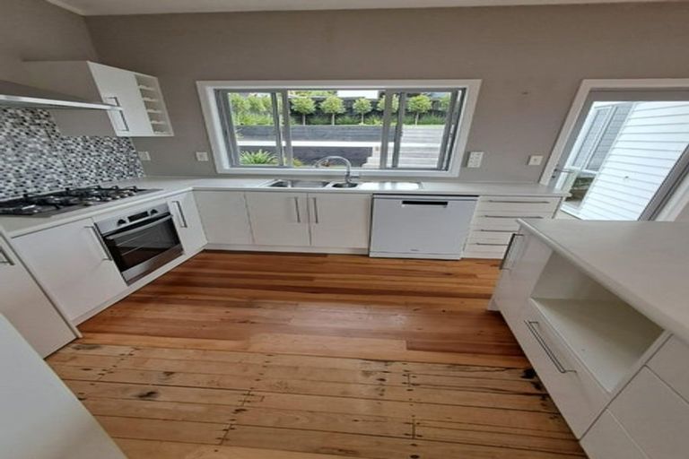 Photo of property in 2/21 Hythe Terrace, Mairangi Bay, Auckland, 0630