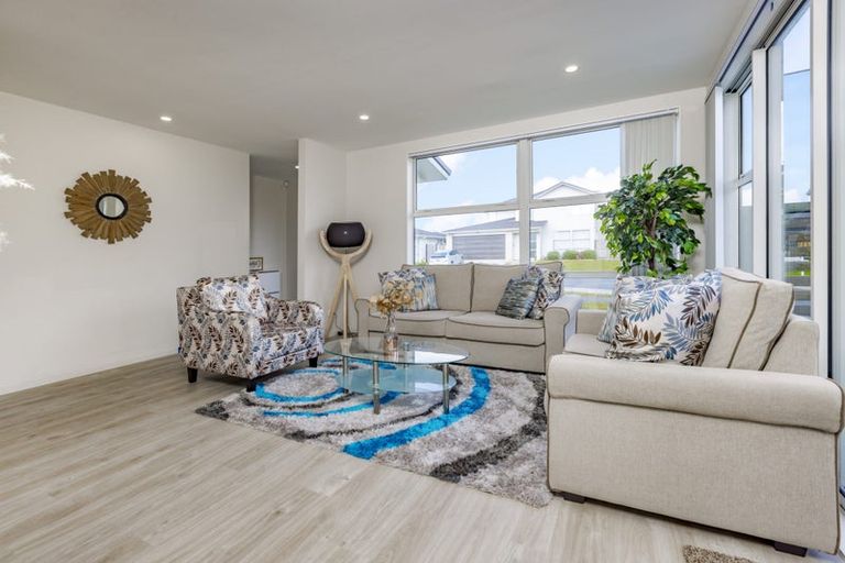 Photo of property in 67 Sapwood Crescent, Takanini, 2110