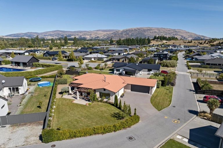 Photo of property in 11 Marbleleaf Lane, Albert Town, Wanaka, 9305