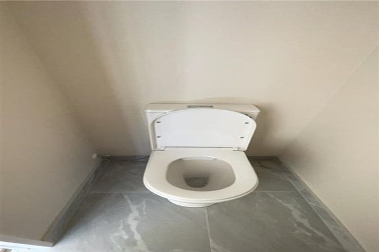 Photo of property in 5/58 Te Atatu Road, Te Atatu South, Auckland, 0610