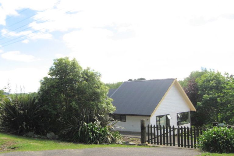 Photo of property in 21 Main Road, Bombay, 2675