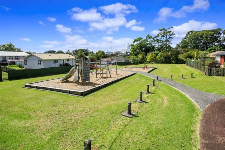 Photo of property in 37 Martin Jugum Lane, Ranui, Auckland, 0612