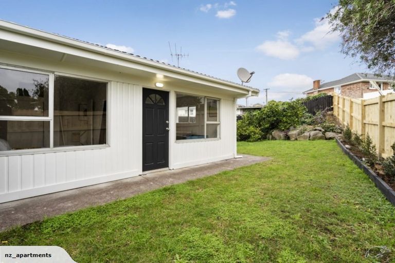 Photo of property in 2/27 Harwood Road, Mount Wellington, Auckland, 1060