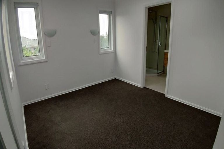 Photo of property in 36 Trias Road, Totara Vale, Auckland, 0629