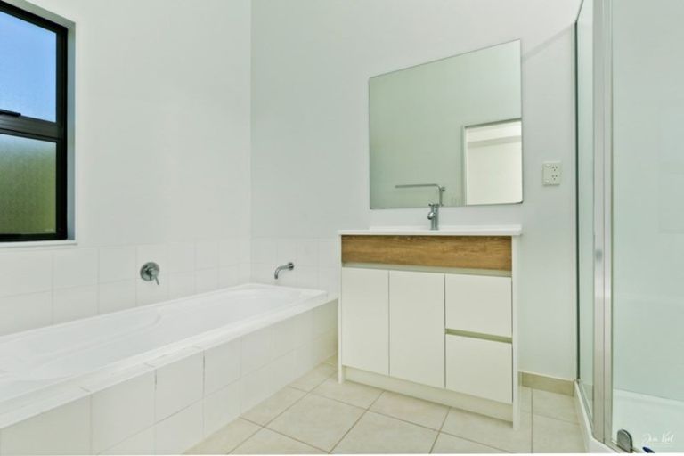 Photo of property in 3/40 Scarlet Oak Drive, Schnapper Rock, Auckland, 0632