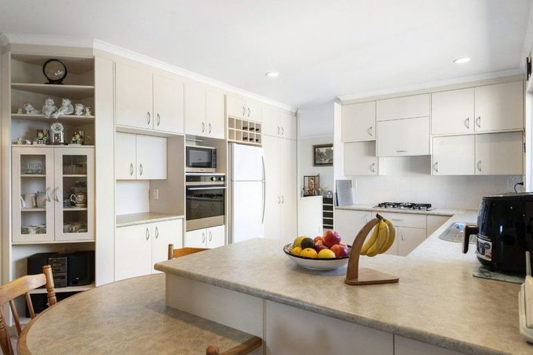 Photo of property in 17 Bundoran Way, Pinehill, Auckland, 0632