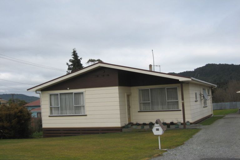 Photo of property in 17 Ballance Street, Runanga, 7803