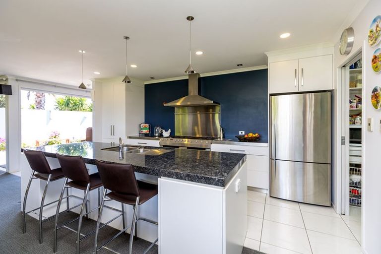 Photo of property in 10b Tupare Place, Highlands Park, New Plymouth, 4312