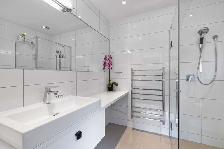 Photo of property in 1020b Scenic Drive North, Swanson, Auckland, 0816