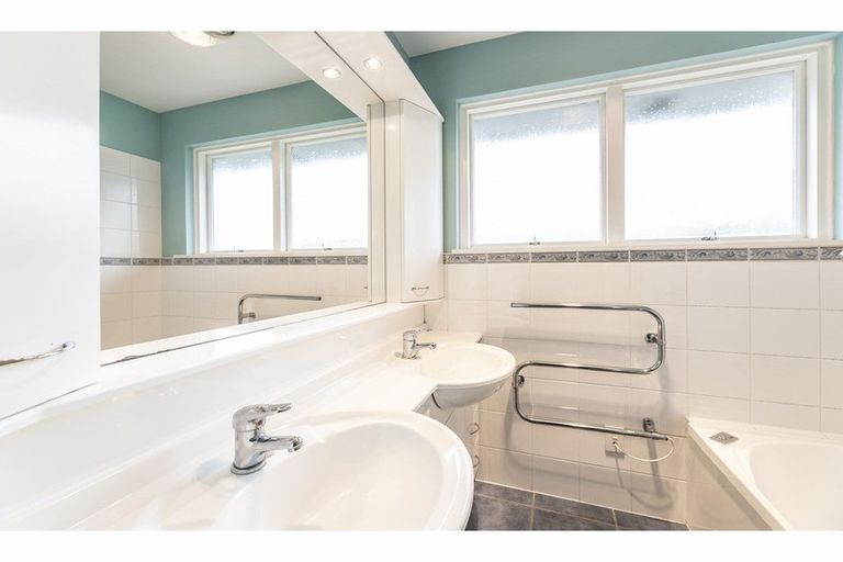 Photo of property in 32 Woodgrove Avenue, North New Brighton, Christchurch, 8083