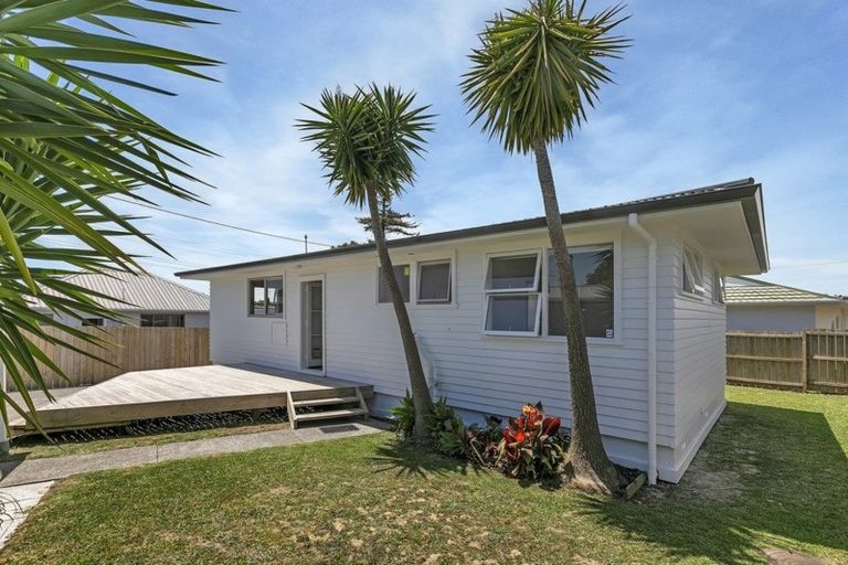 Photo of property in 2/260 Birkdale Road, Birkdale, Auckland, 0626