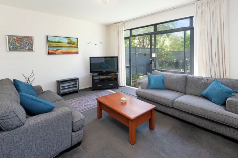 Photo of property in 2/2 Armoy Drive, East Tamaki, Auckland, 2016